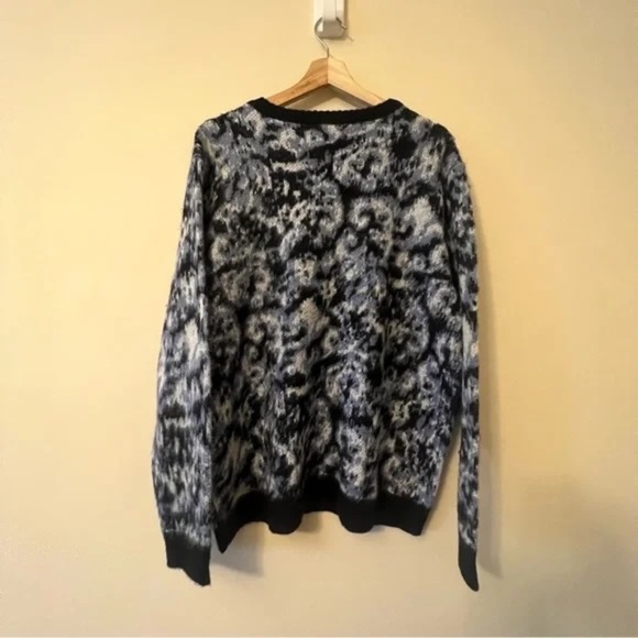 Liverpool XL Fuzzy Abstract V-neck Sweater - Picture 4 of 6